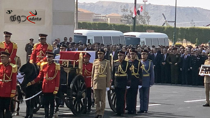 تفسير رؤية جنازة شخص حي في المنام