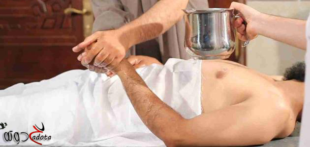 تفسير رؤية الميت عارياً في المنام